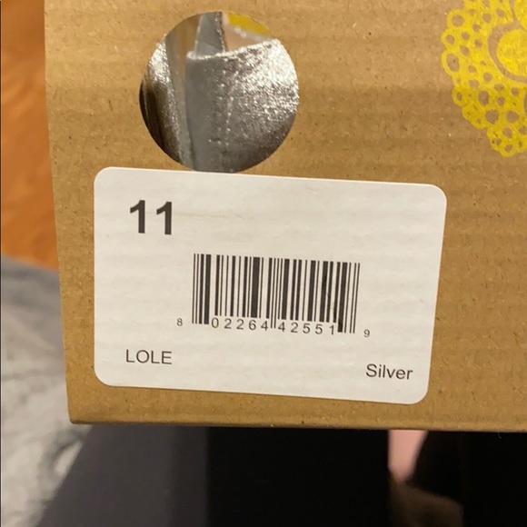 silver heels - Picture 1 of 4